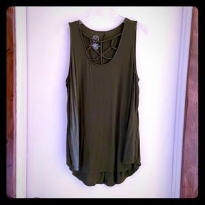 ⭐️Sleeveless Hi-Low Top⭐️